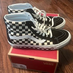 Men’s vans black and white checkered high tops.